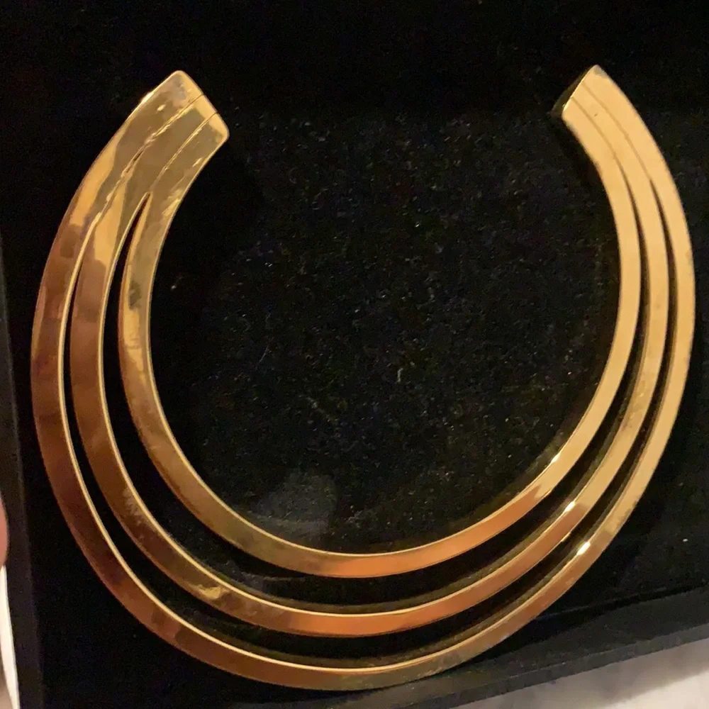 Gold Cutout Collar Necklace - Picture 8 of 8